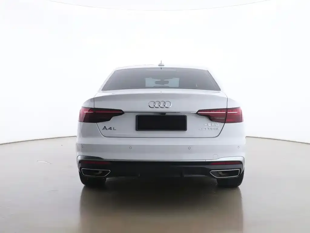 Audi A4L 2023 из CN, фото 2