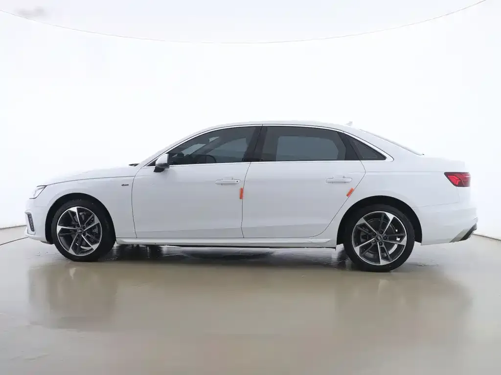 Audi A4L 2023 из CN, фото 4