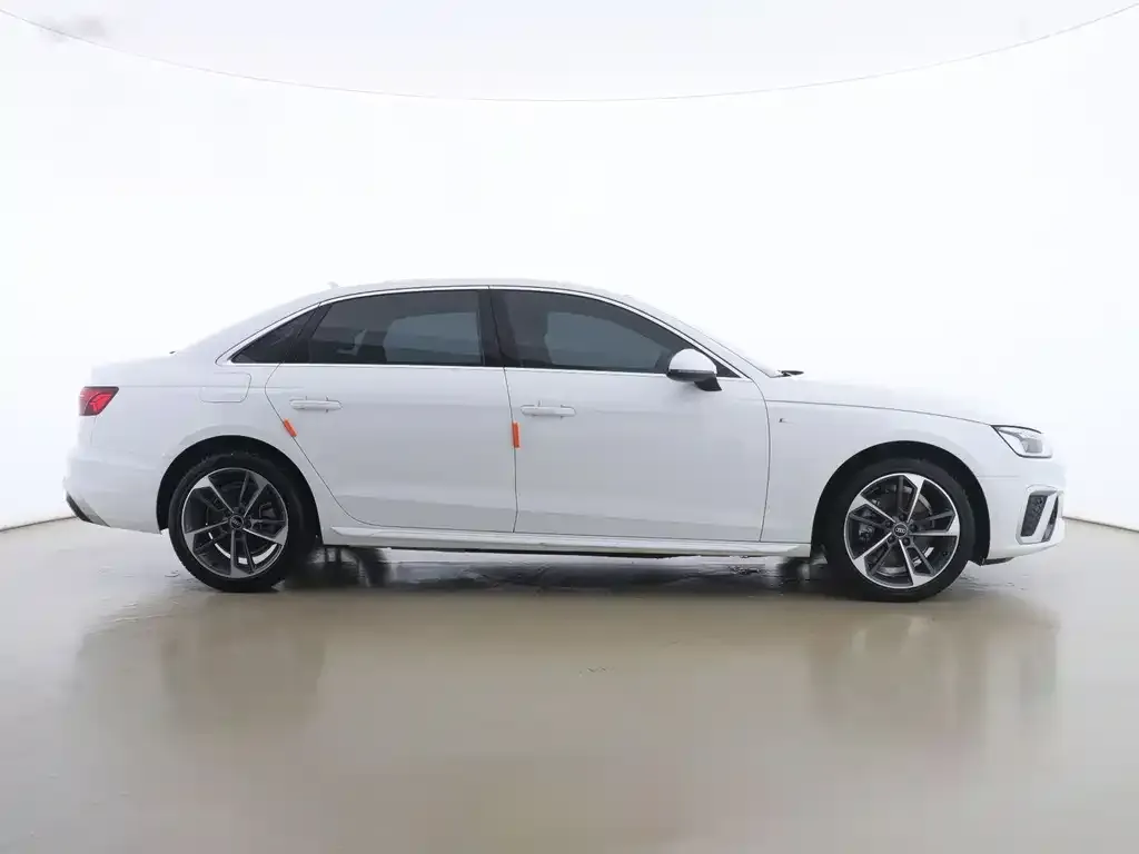 Audi A4L 2023 из CN, фото 3