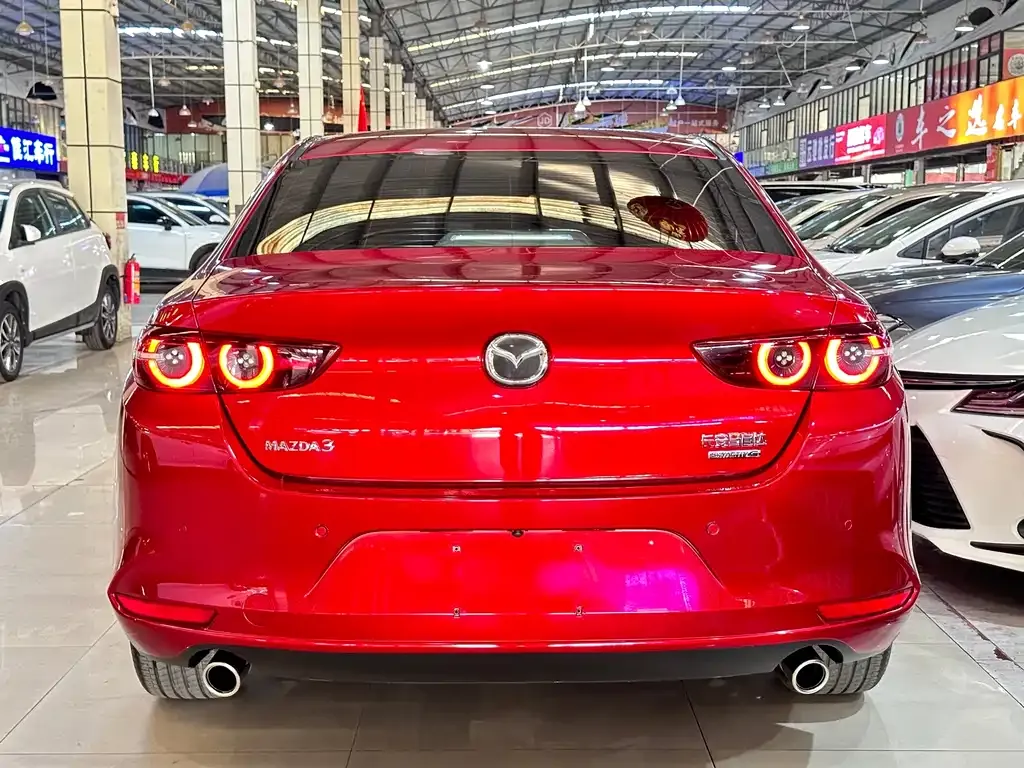Mazda 3 Axela — фото 10