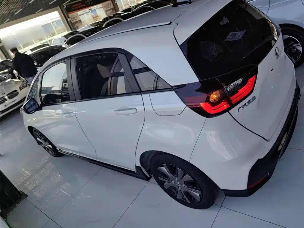 Honda Fit — фото 5