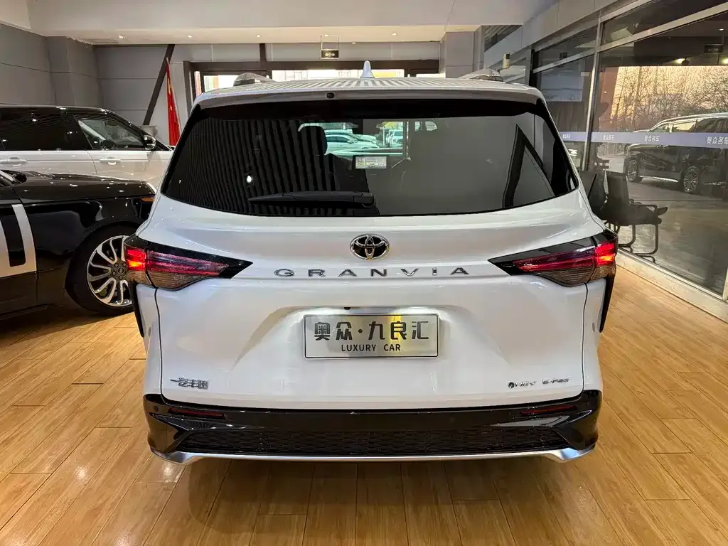Toyota Granvia 2025 из CN, фото 10