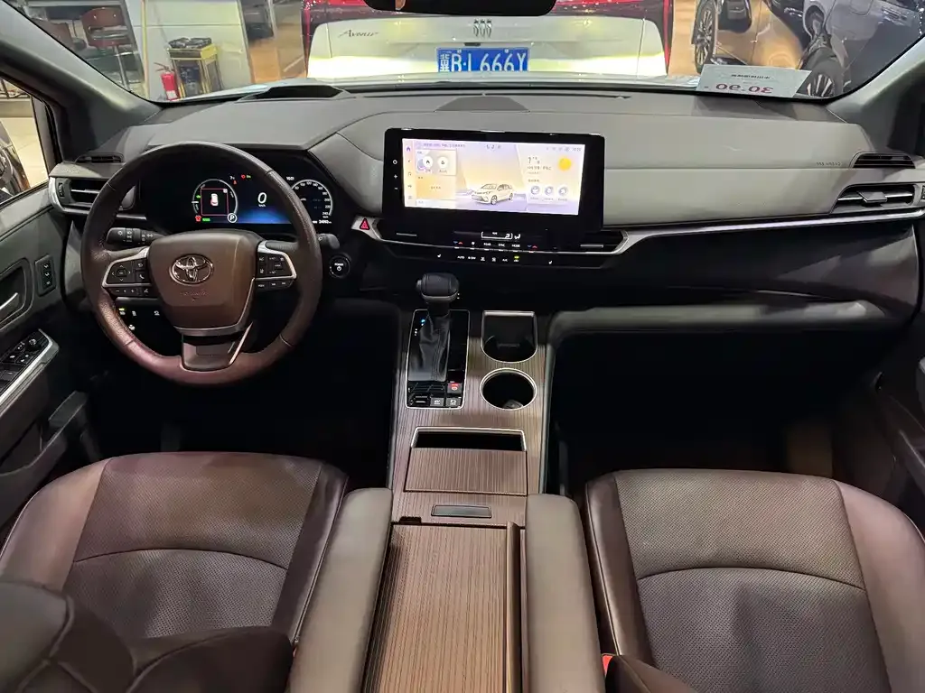 Toyota Granvia 2025 из CN, фото 2