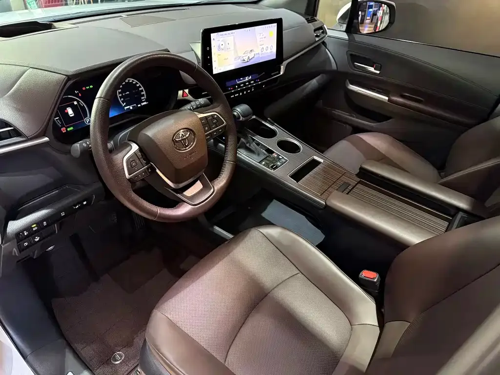 Toyota Granvia 2025 из CN, фото 7