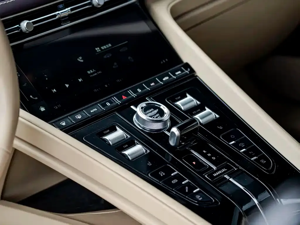 Aston Martin DB12 2024 из CN, фото 10