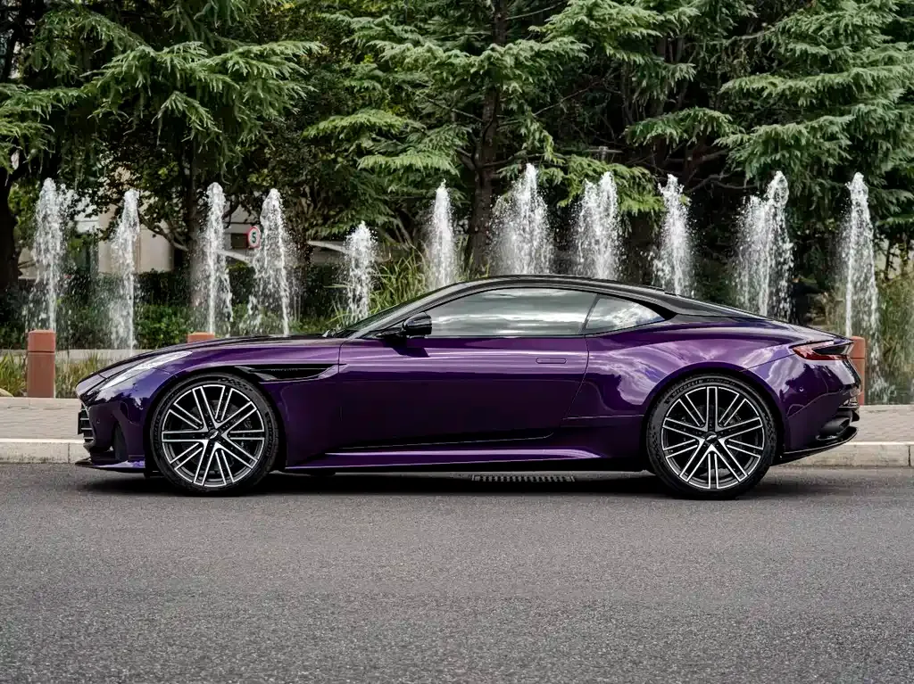 Aston Martin DB12 2024 из CN, фото 9