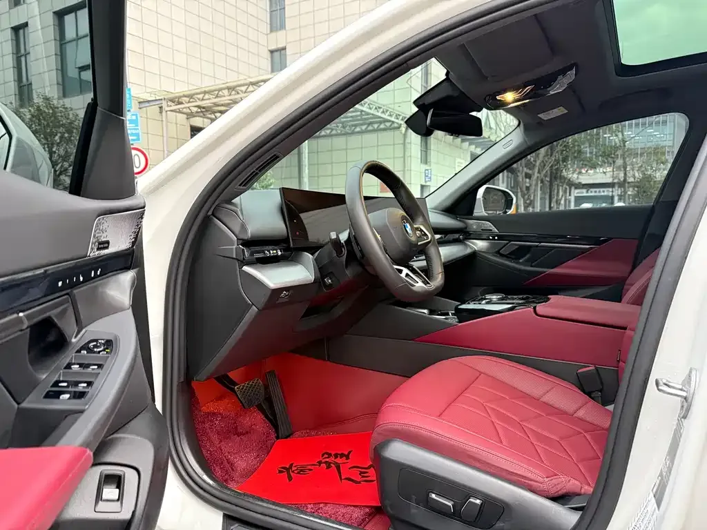 BMW 5 Series 2024 из CN, фото 4