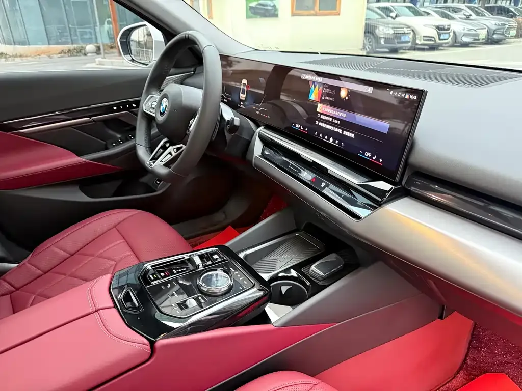 BMW 5 Series 2024 из CN, фото 10