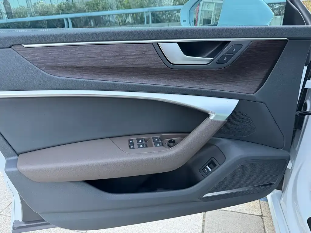 Audi A7L 2023 из CN, фото 9