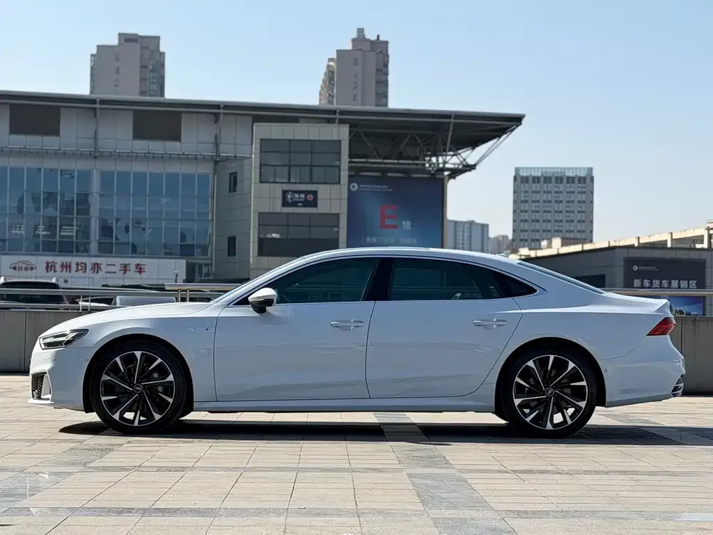 Audi A7L 2023 из CN, фото 3