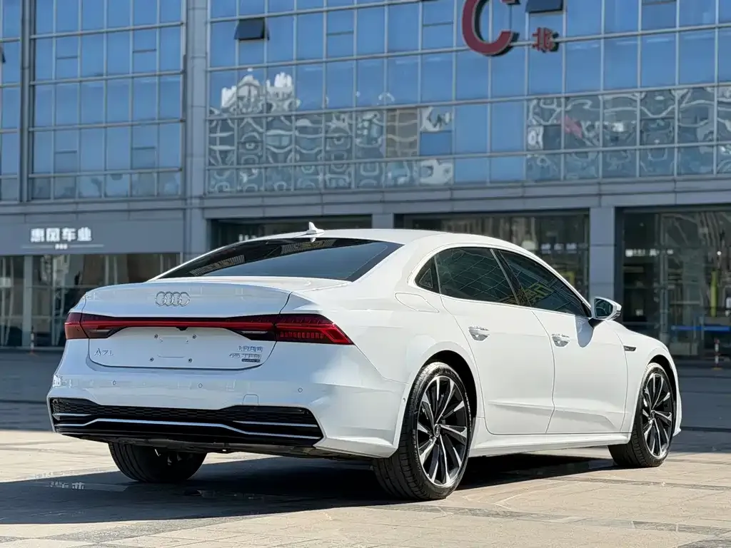 Audi A7L 2023 из CN, фото 4