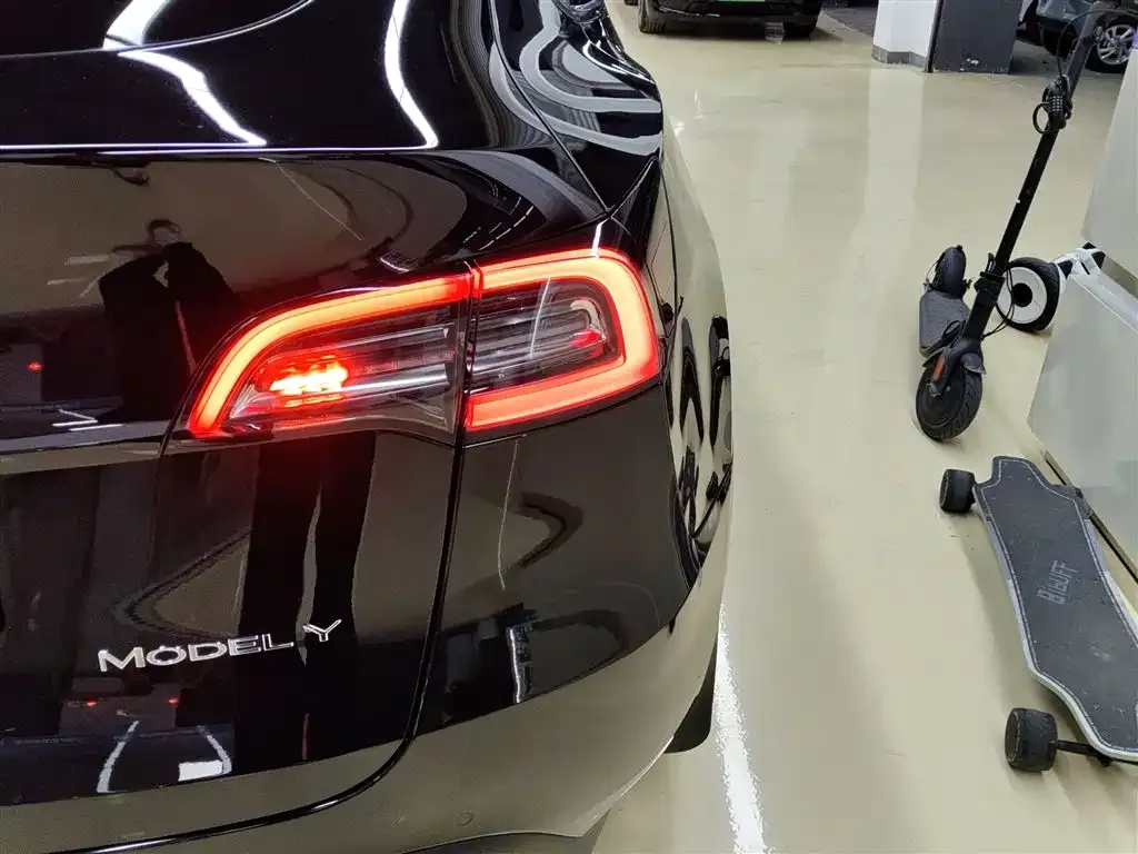 Tesla Model Y 2023 из CN, фото 9
