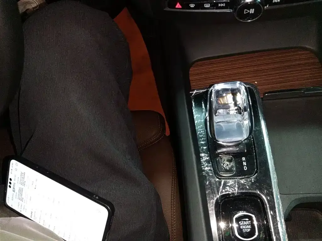 Volvo XC60 PHEV 2024 из CN, фото 5