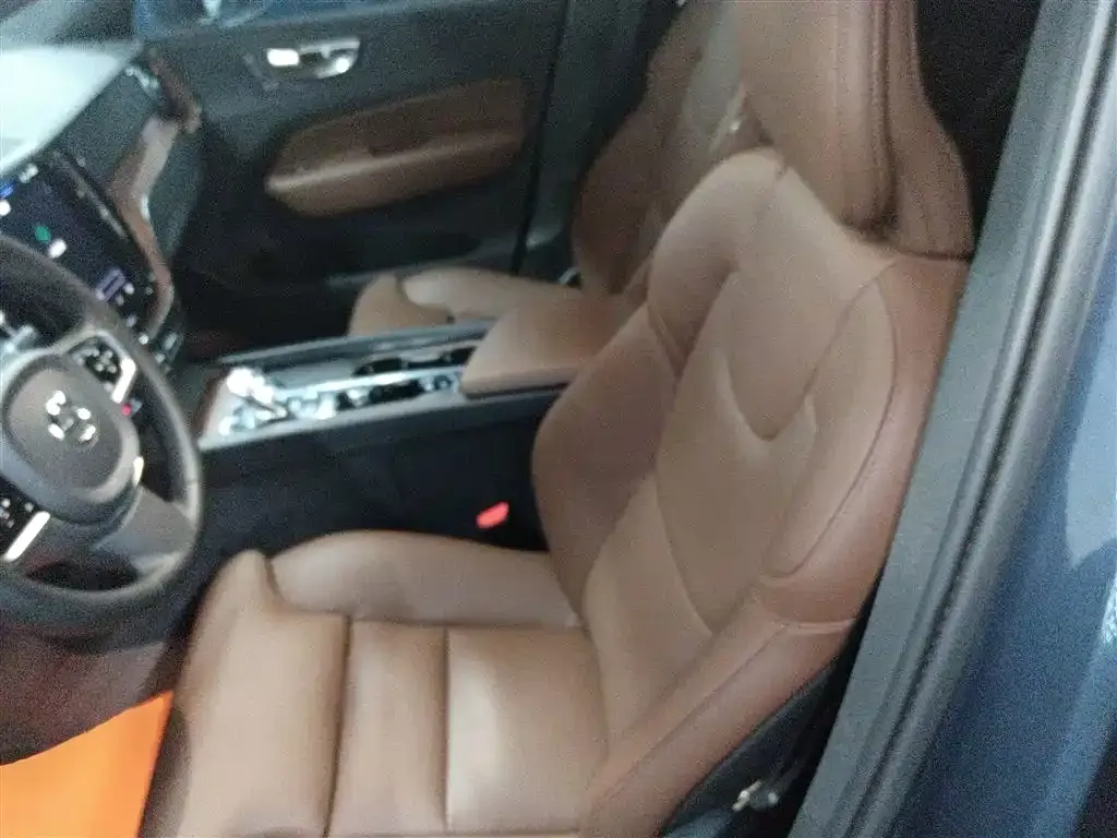 Volvo XC60 PHEV 2024 из CN, фото 10