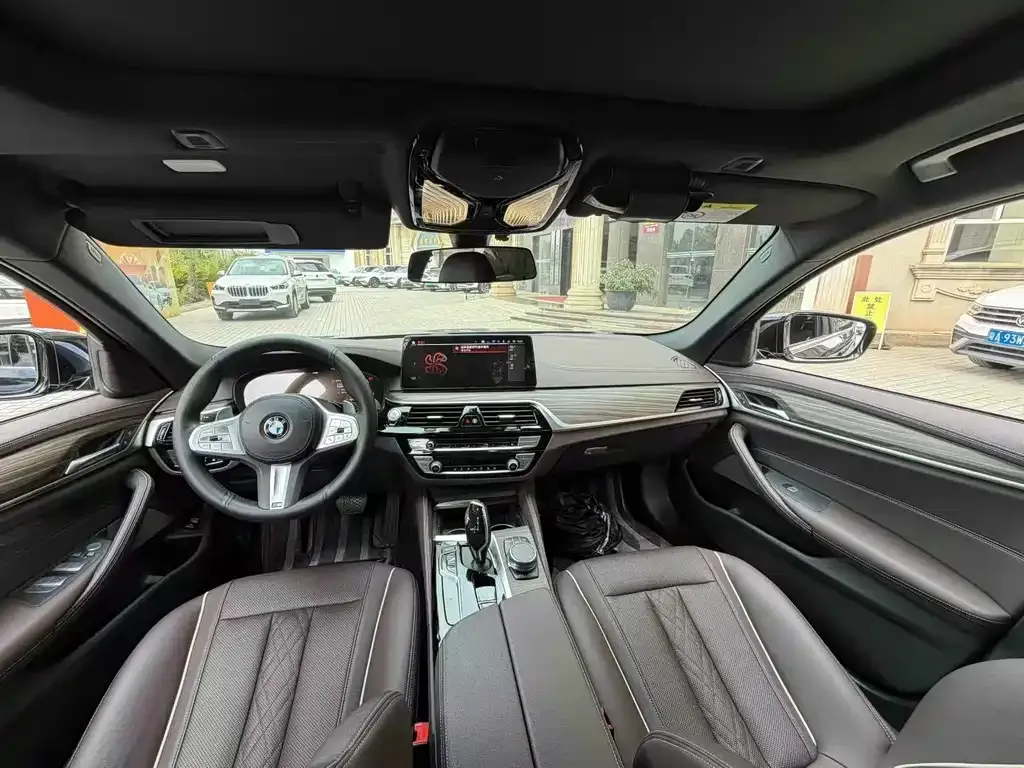 BMW 5 Series 2023 из CN, фото 2