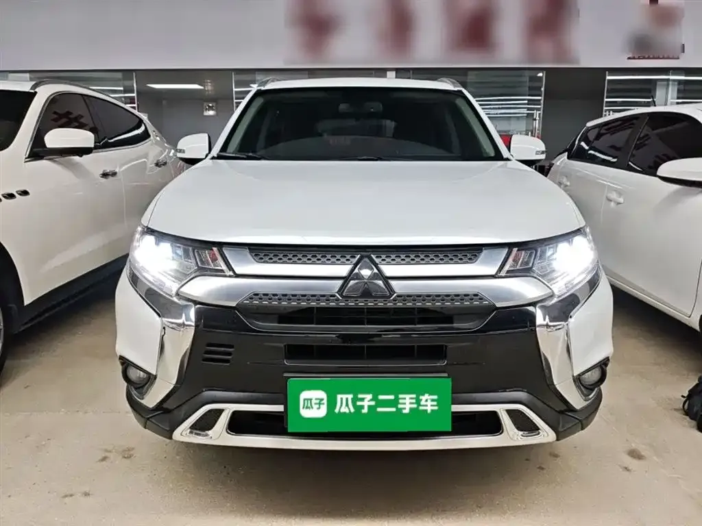 Mitsubishi Outlander — фото 3