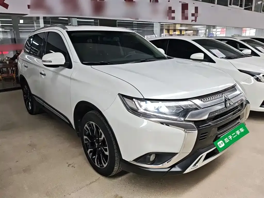 Mitsubishi Outlander — фото 4