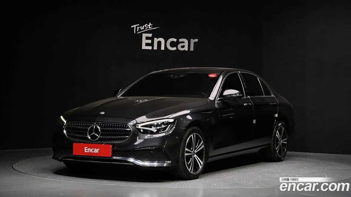 Mercedes-Benz E-Class — фото 1