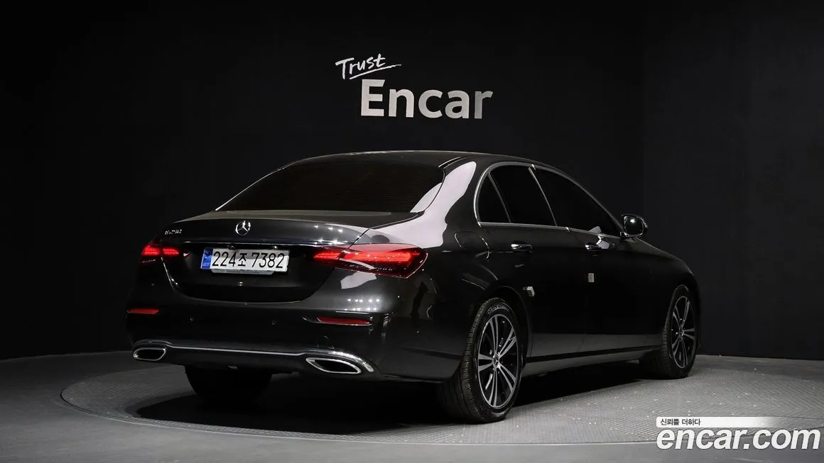 Mercedes-Benz E-Class — фото 4