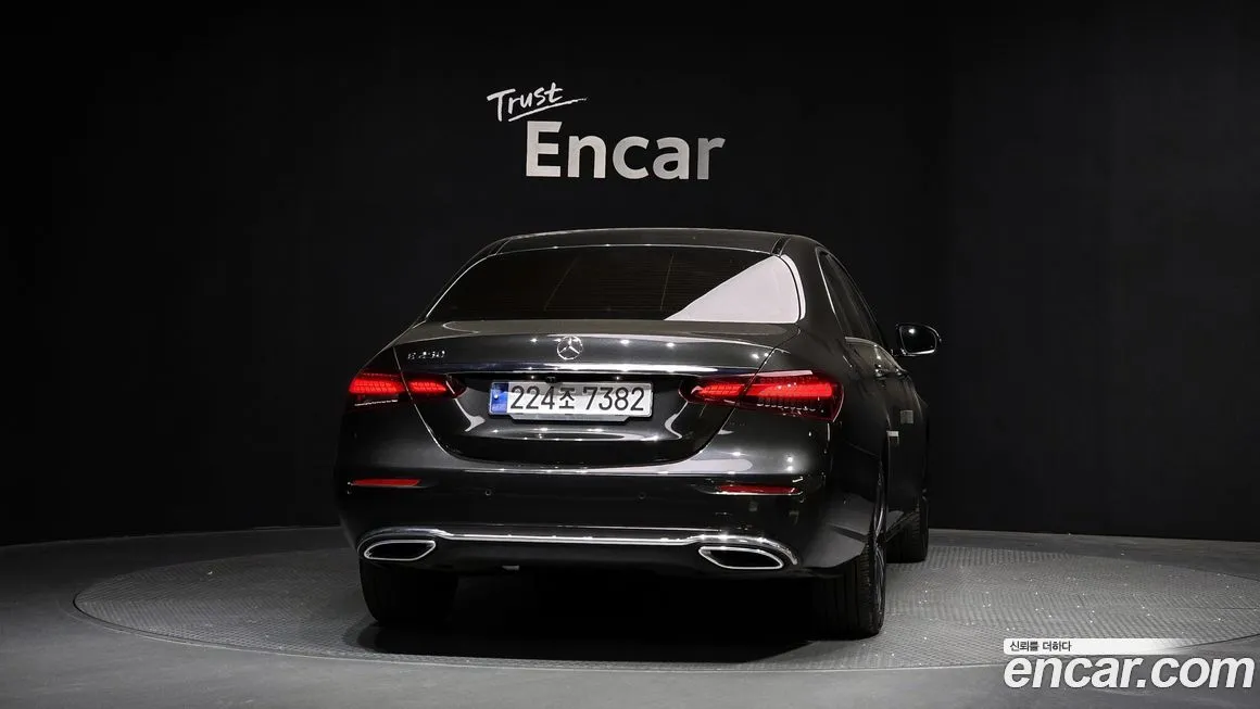Mercedes-Benz E-Class — фото 2