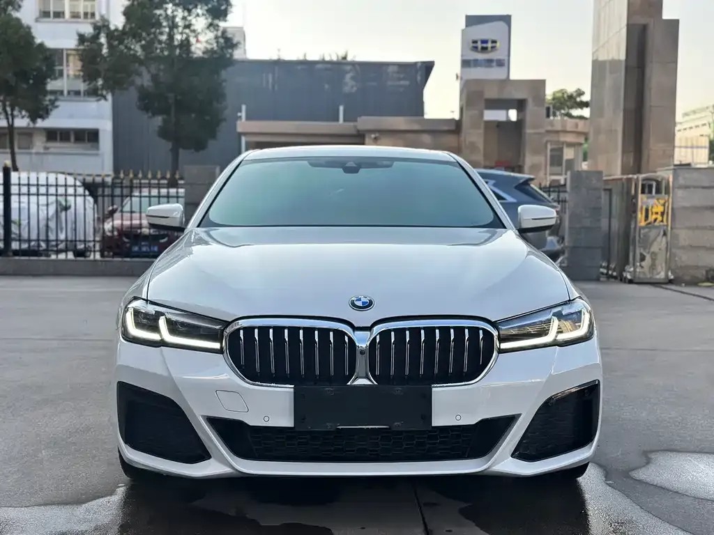 BMW 5 Series — фото 2