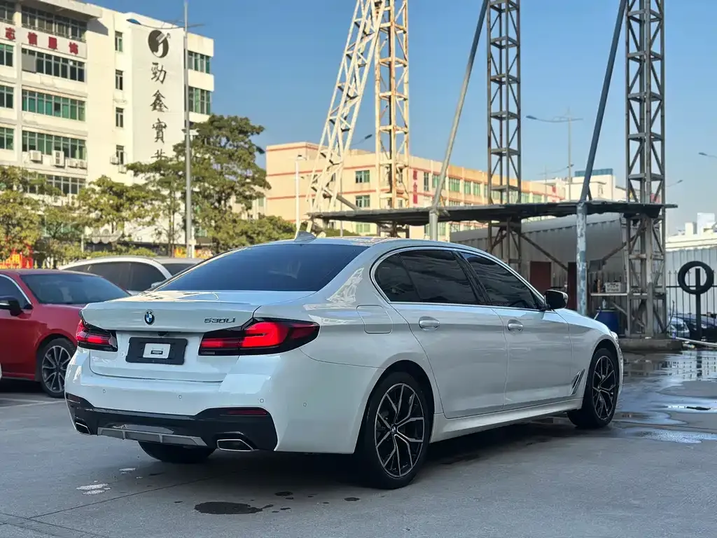 BMW 5 Series — фото 10