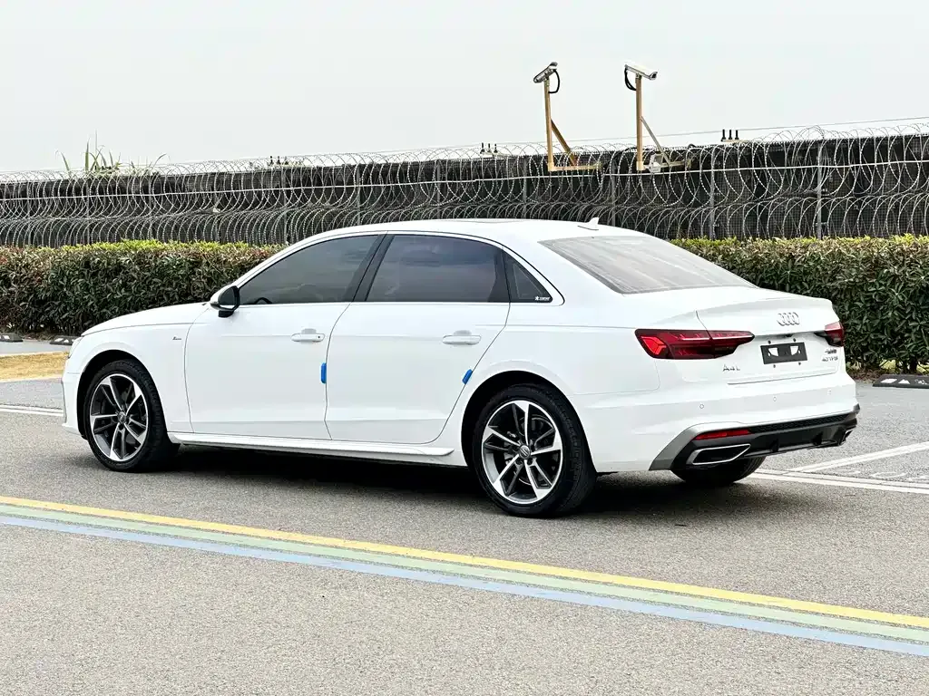 Audi A4L — фото 5
