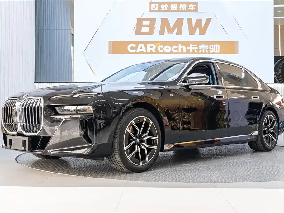 BMW 7 Series — фото 1