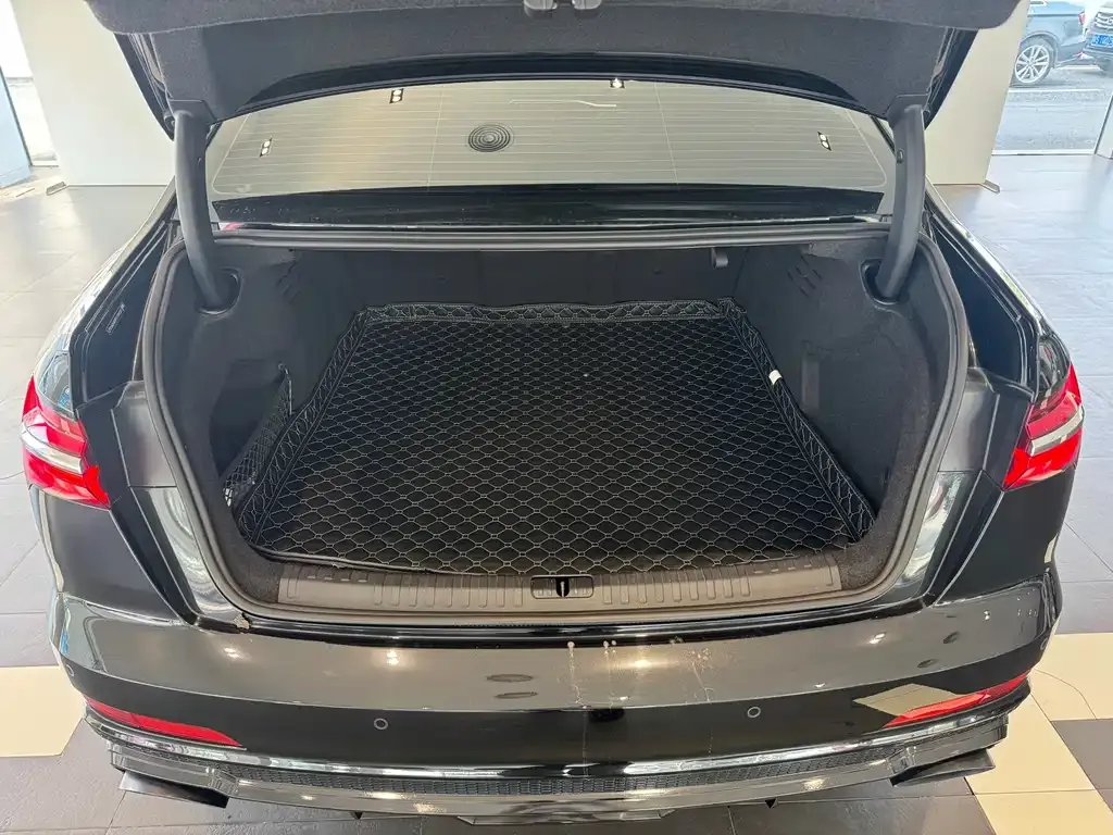 Audi A6L 2024 из CN, фото 9