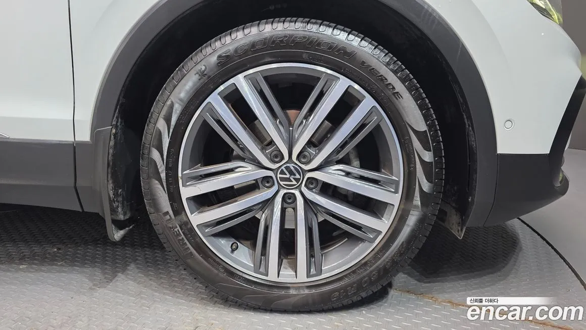 Volkswagen Tiguan — фото 5