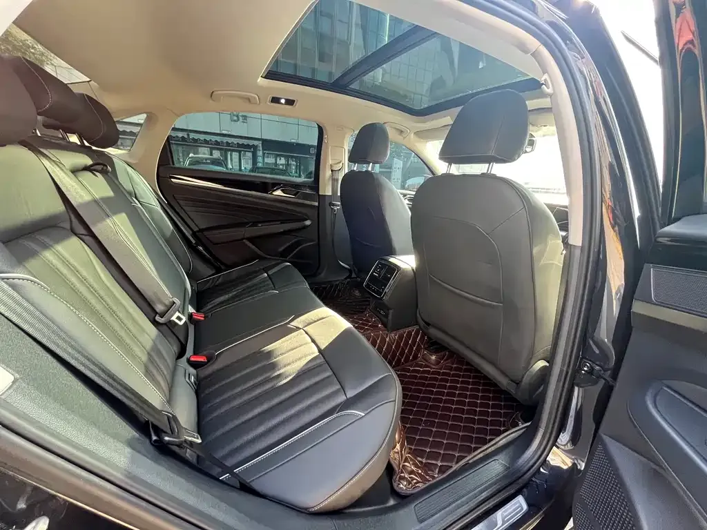 Volkswagen Passat 2022 из CN, фото 2