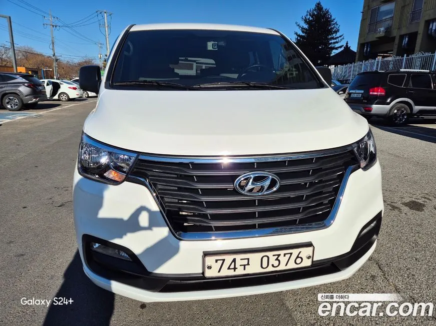 Hyundai Starex