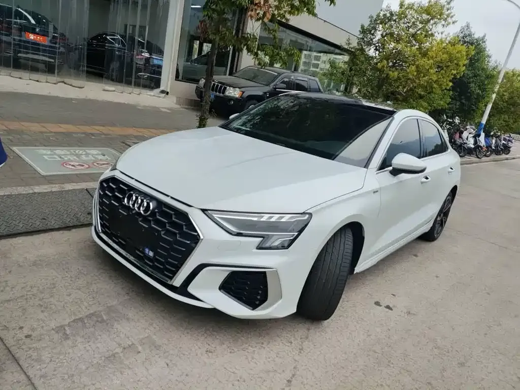Audi A3 2023 из CN, фото 1