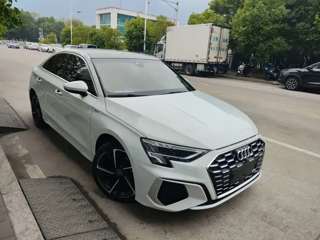 Audi A3 2023 из CN, фото 3