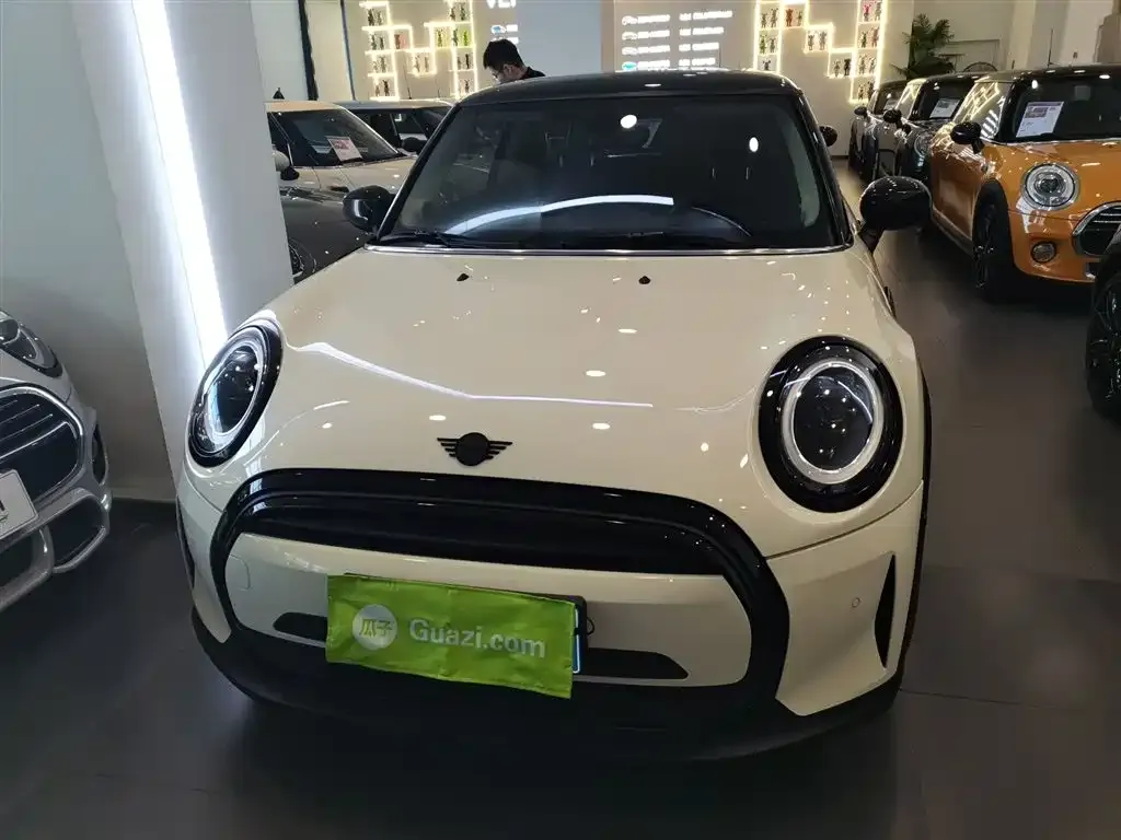 MINI Cooper (3-door) 2023 из CN, фото 2