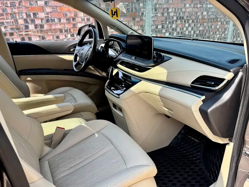 Buick GL8 2023 из CN, фото 3