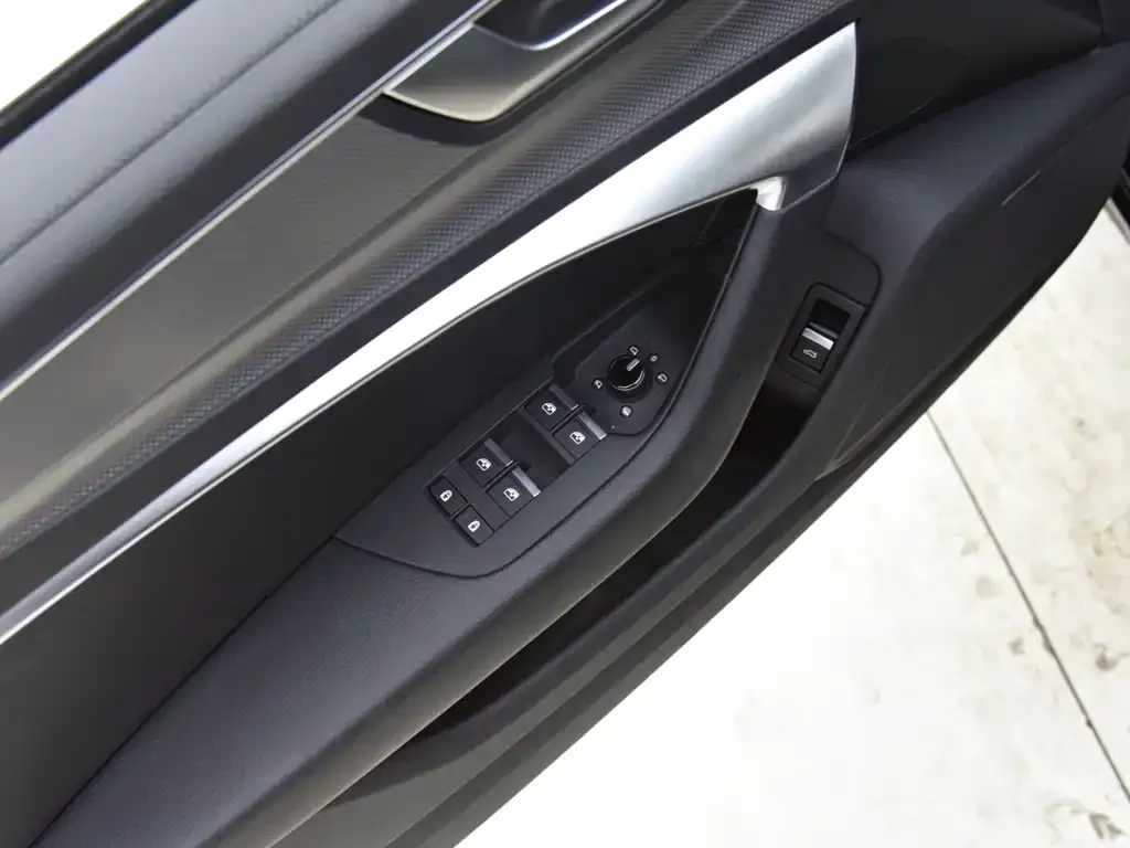 Audi A6L 2022 из CN, фото 10