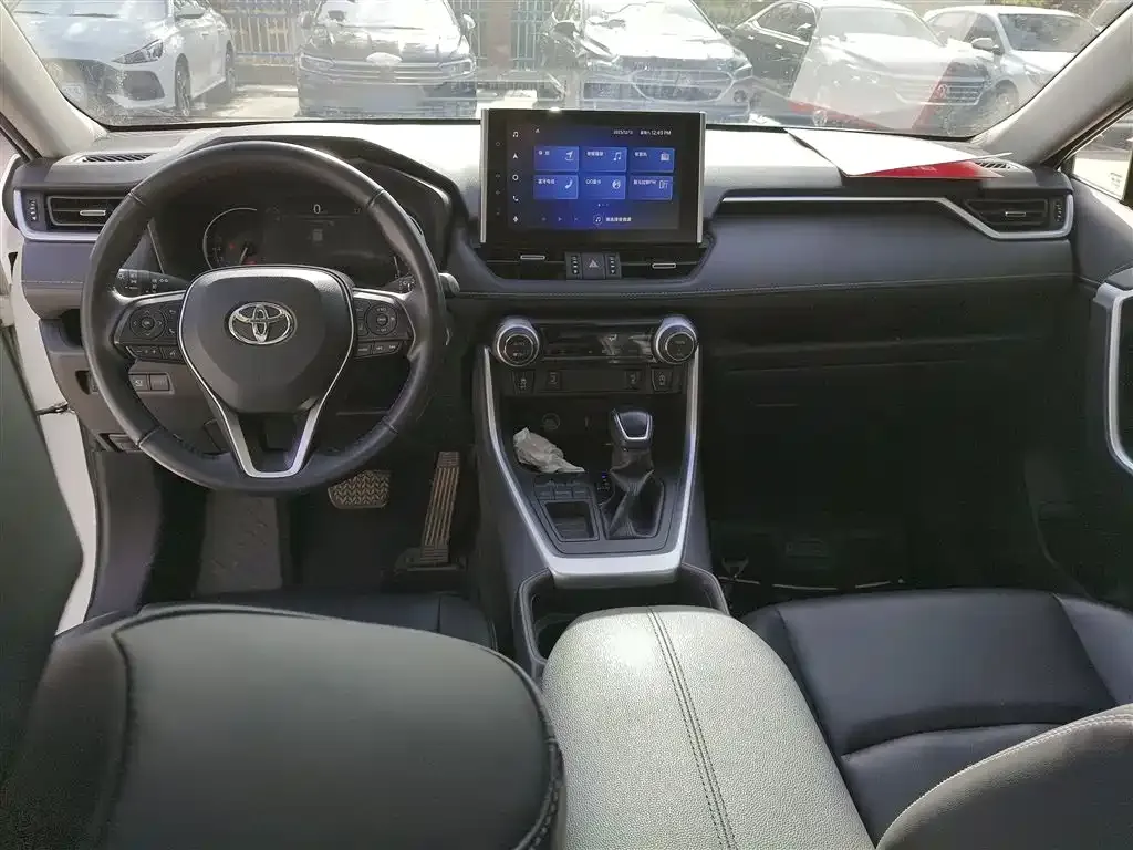 Toyota RAV4 — фото 10