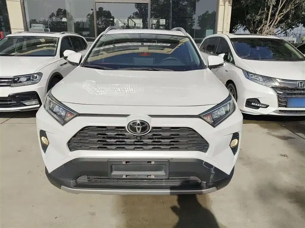 Toyota RAV4 — фото 3