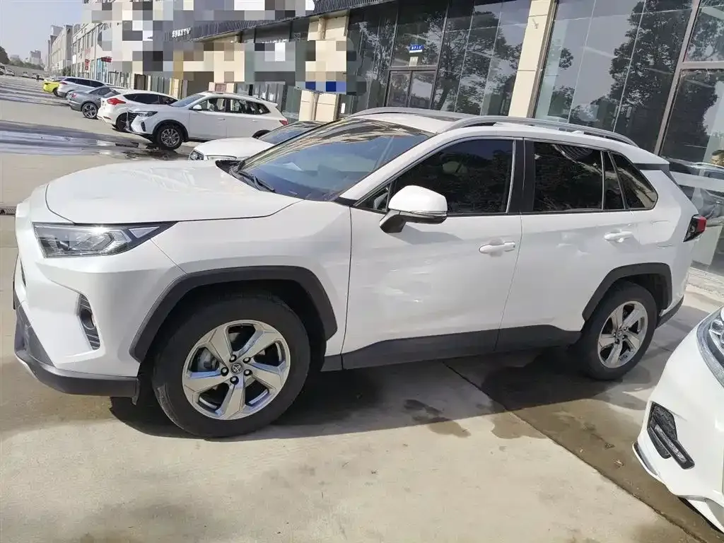 Toyota RAV4 — фото 5