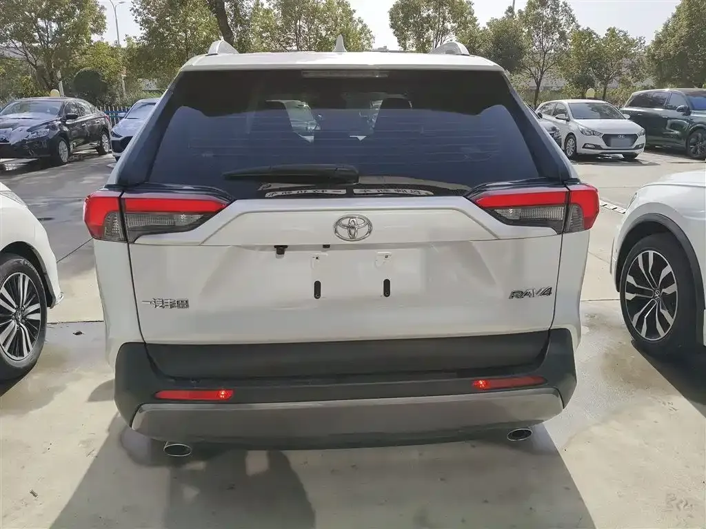 Toyota RAV4 — фото 6