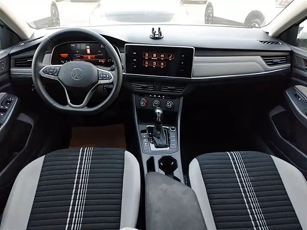 Volkswagen Bora 2024 из CN, фото 6