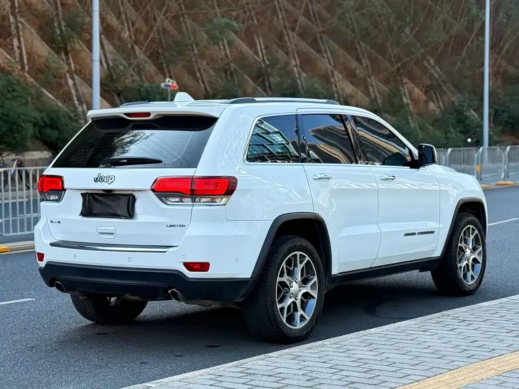 Jeep Grand Cherokee (Import) 2023 из CN, фото 7