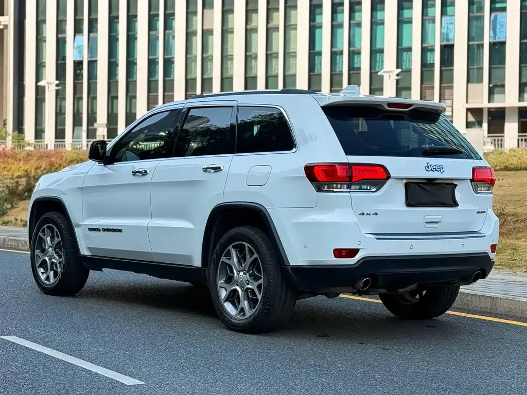 Jeep Grand Cherokee (Import) 2023 из CN, фото 10