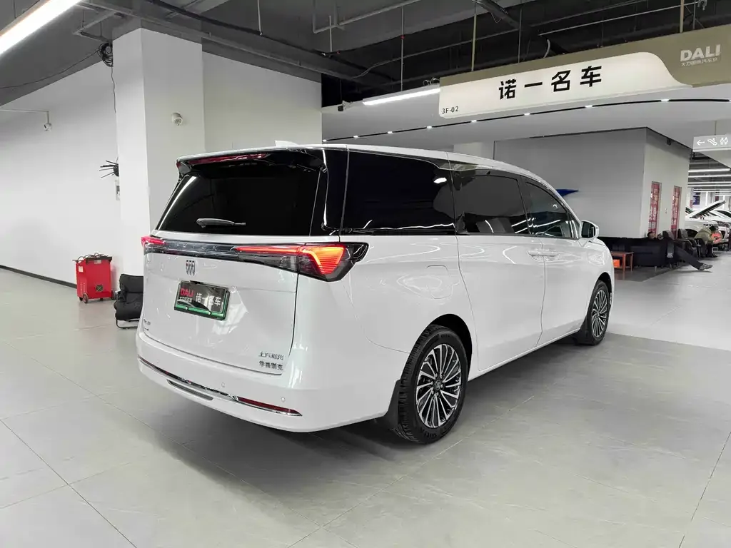 Buick GL8 Hybrid 2025 из CN, фото 2