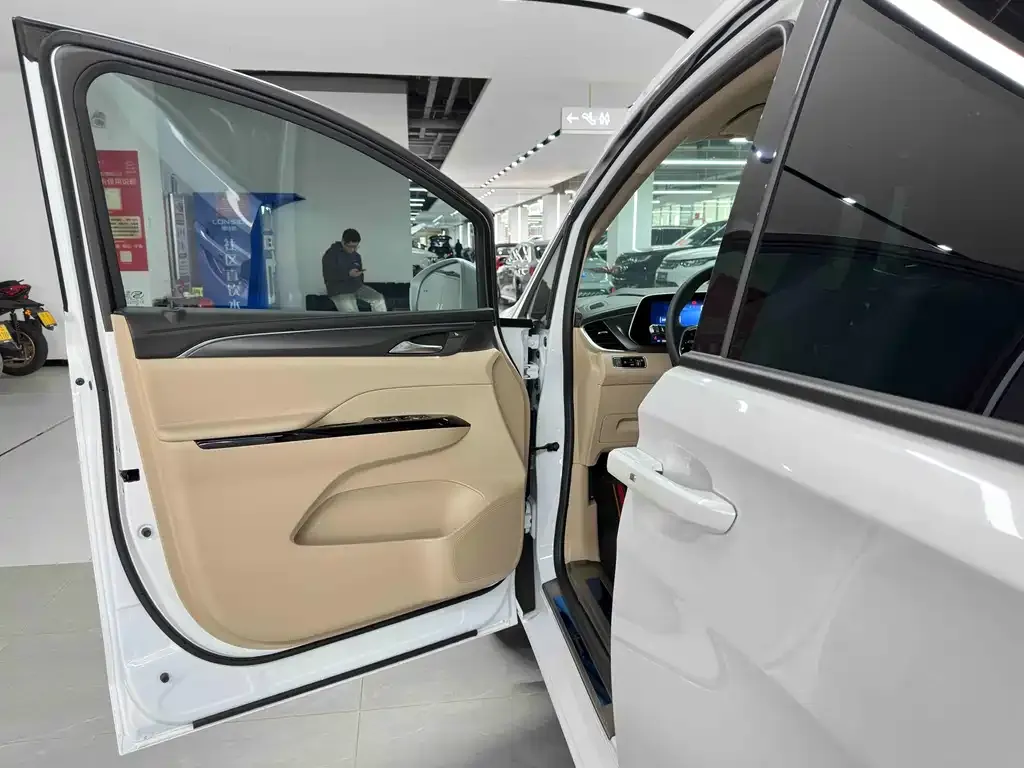 Buick GL8 Hybrid 2025 из CN, фото 4