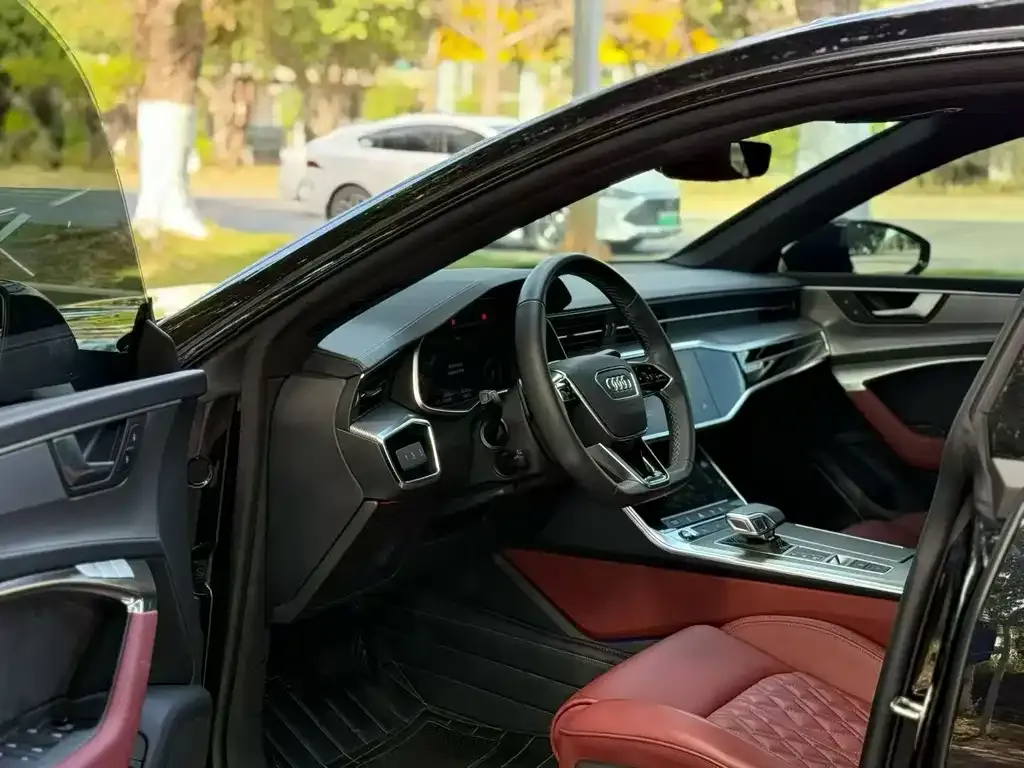 Audi A7L 2024 из CN, фото 8