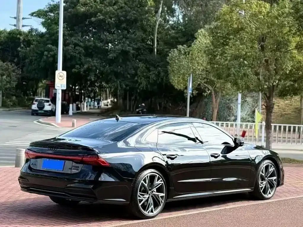 Audi A7L 2024 из CN, фото 4