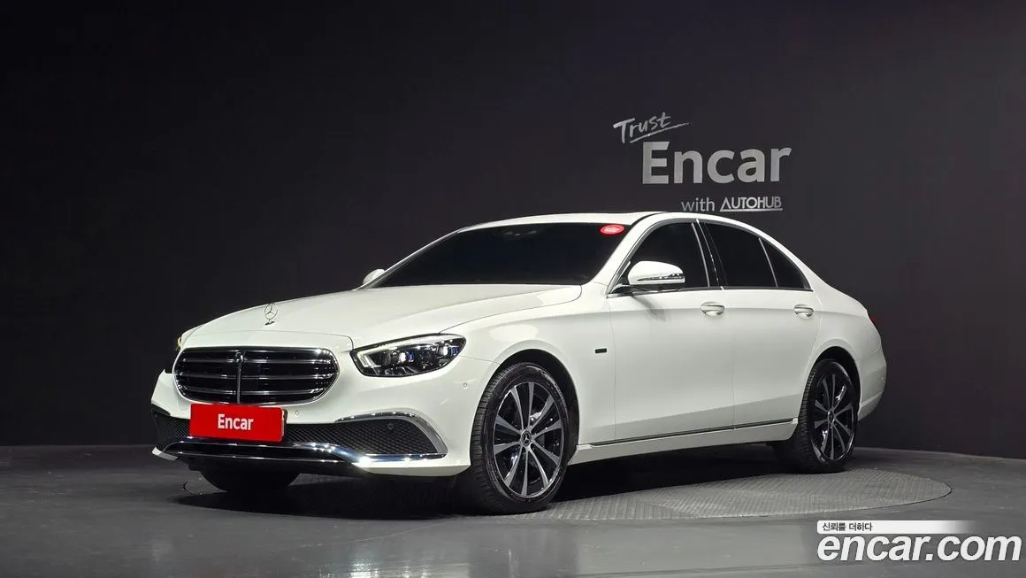 Mercedes-Benz E-Class — фото 1