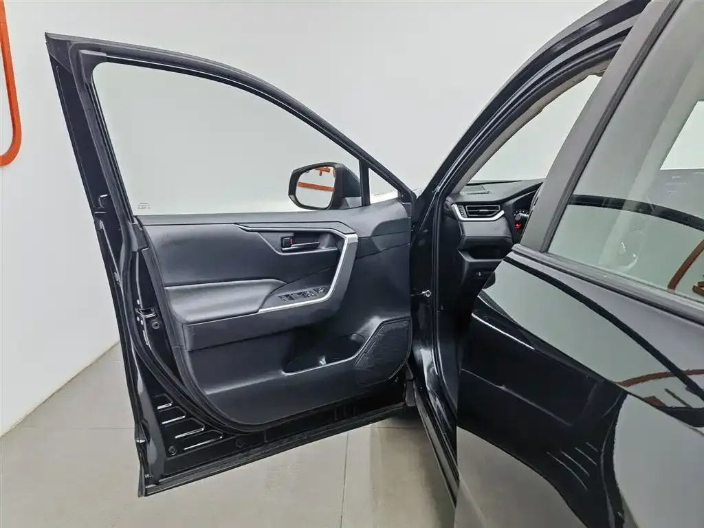 Toyota Wildlander — фото 10